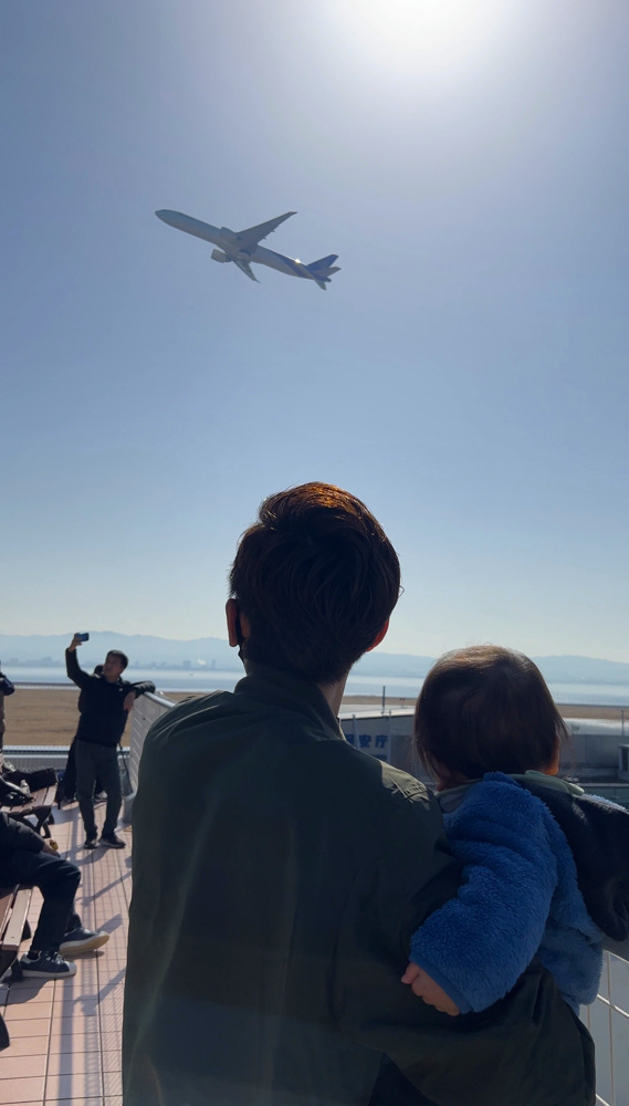 飛行機を間近での画像