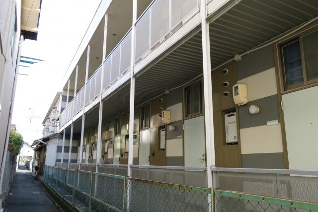 賃貸物件の1階に住むメリットとデメリットとは？防犯や虫対策もご紹介の画像
