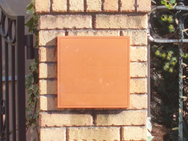 マイホームに表札を設置！適した種類と場所や設置時の注意点を解説