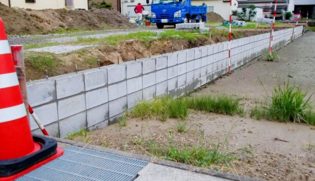 高低差のある土地や斜面の土地に必要な擁壁工事とは？費用はどのくらい？の画像