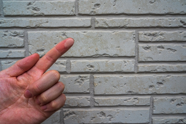 一戸建ての外壁の汚れを掃除する方法をご紹介