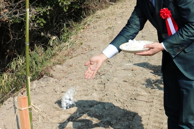 火事があった土地はお祓いするべき？売却に与える影響や費用・注意点を解説の画像