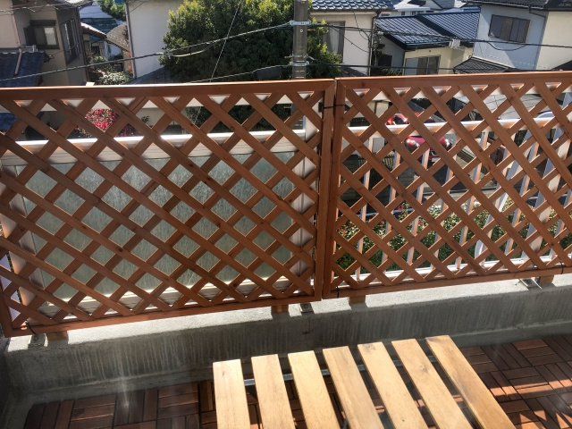 賃貸物件におけるベランダの目隠しには何がある？の画像