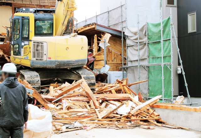 事故物件を解体するメリットとは？デメリットとかかる費用も紹介の画像