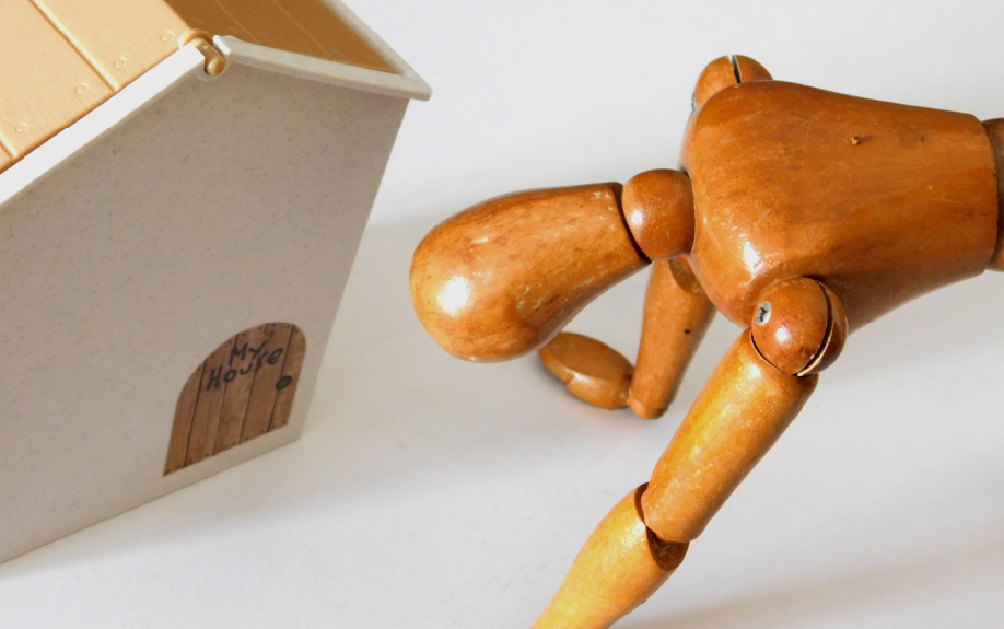 自己破産前の不動産売却はローンの状況によって変わる？