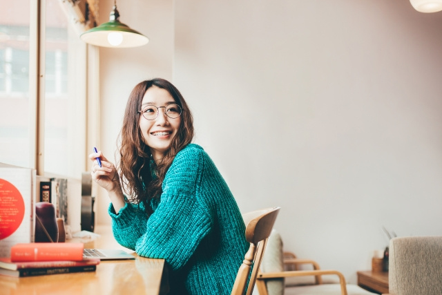 女性の一人暮らしにかかる初期費用や生活費はいくら？貯金のコツもご紹介