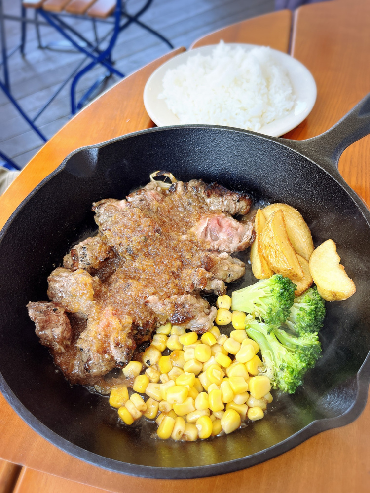 愛犬とジョンソンタウン「肉と海鮮グリル マーベリックス入間店」でランチの画像