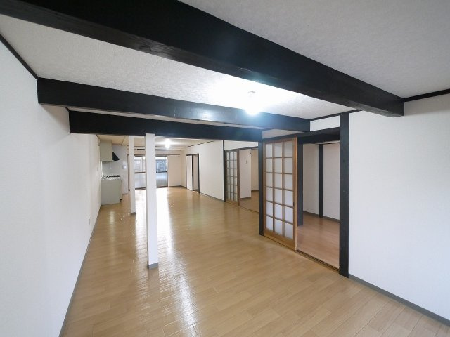 奈良町屋(ならまちや)の室内写真1