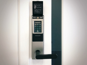 スマートロックとは?空室対策で導入するメリットやトラブルをご紹介の画像