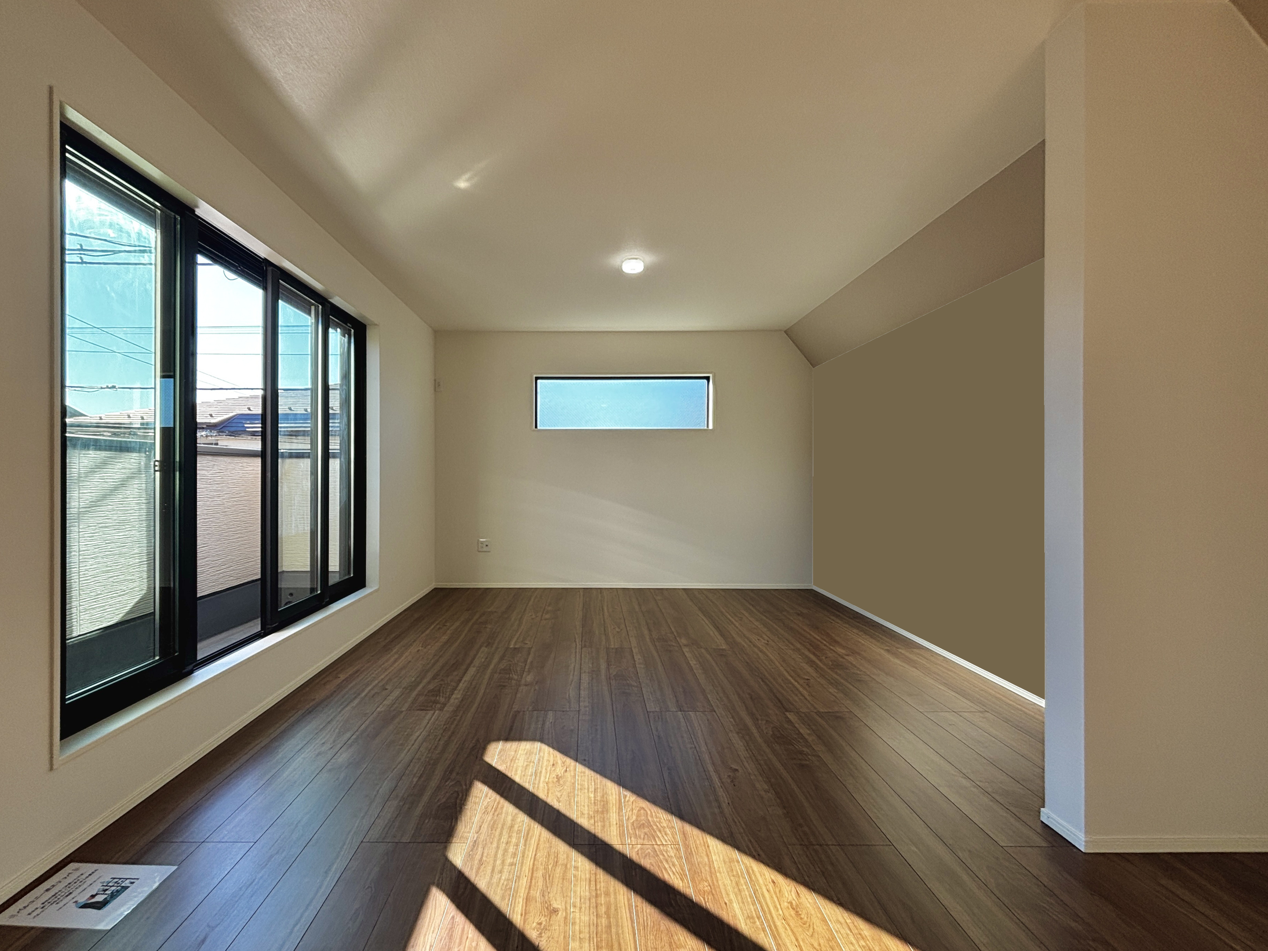 １枚窓をなくしたリビングの写真