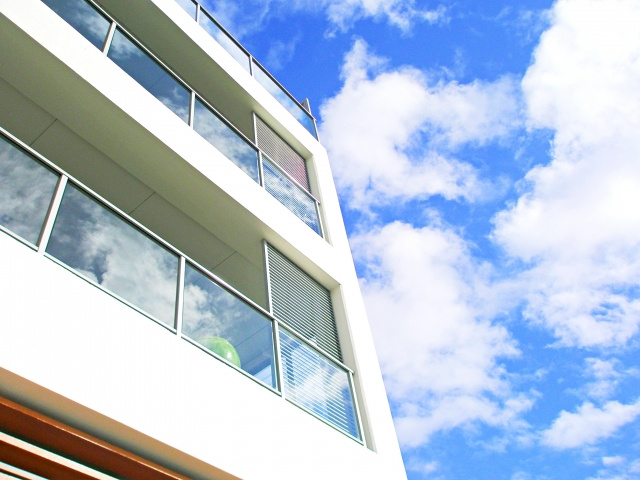 賃貸経営する際に屋上防水工事が必要な理由とは？費用の相場も解説