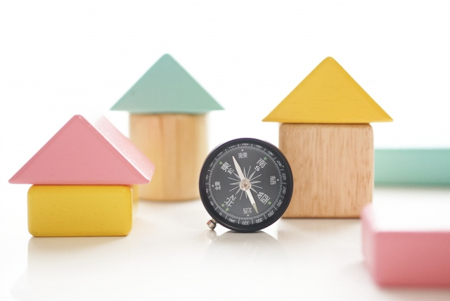 土地の方角と前面道路の関係とは？各方角のメリット・デメリットをご紹介！