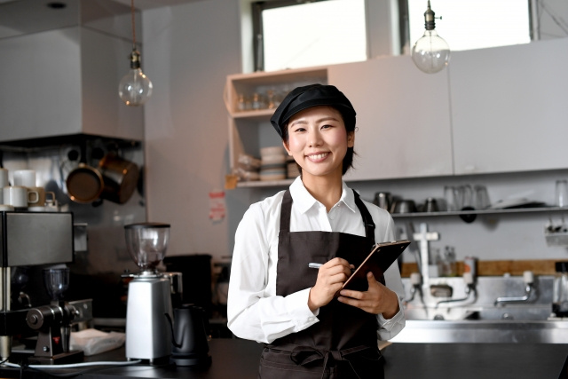 飲食店開業に必要な届け出や資格とは？やっておきたい集客についてご紹介！