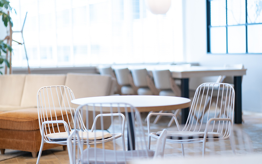 貸事務所の家具のリースとレンタルの違い