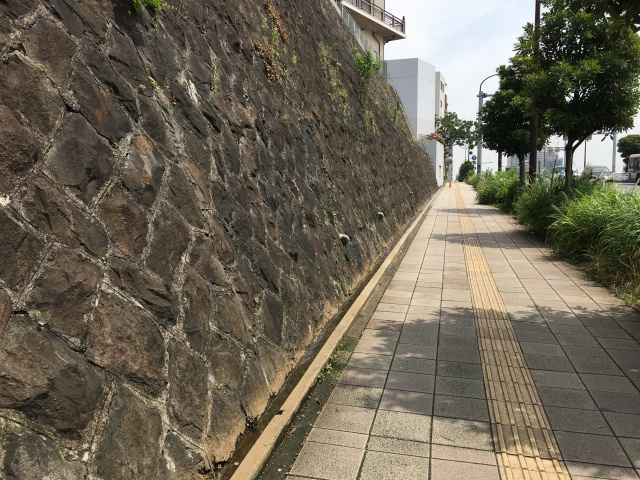 擁壁のある不動産の買取は難しい？敬遠される理由や売るための方法を解説の画像