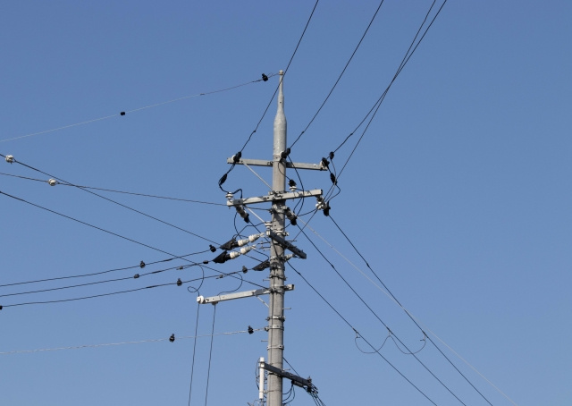 購入予定の土地に電柱があるとは？メリットとデメリットを解説