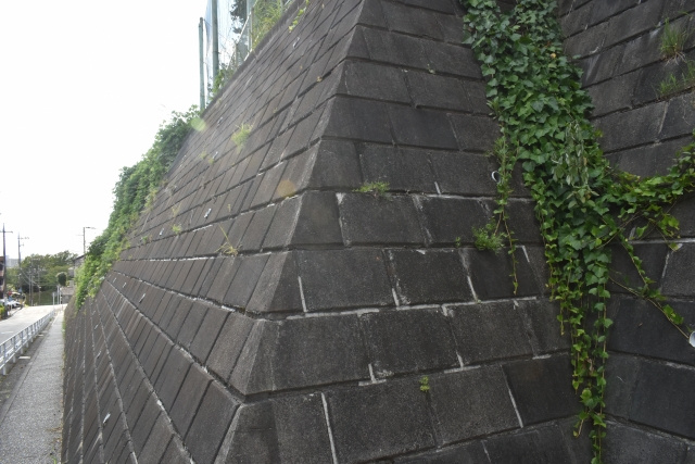 擁壁工事が必要な土地とは？種類や工事費もご紹介