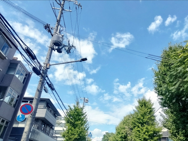 電柱とは何か？電柱がある土地を購入するメリット・デメリットを解説の画像