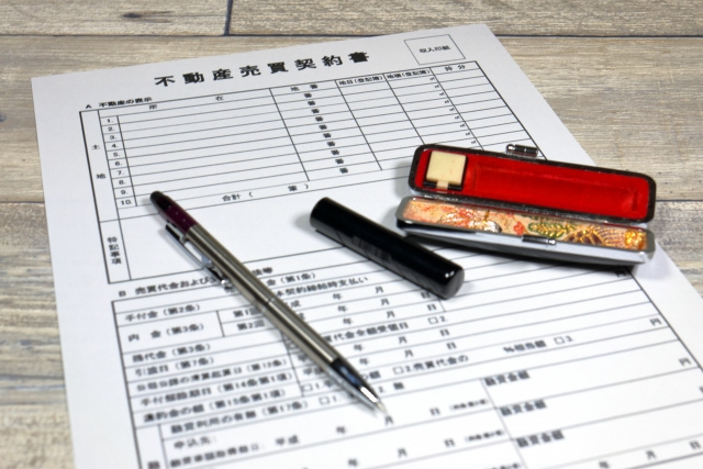 不動産売買契約書が必要な理由とは？契約時に確認すべきポイントも解説！の画像