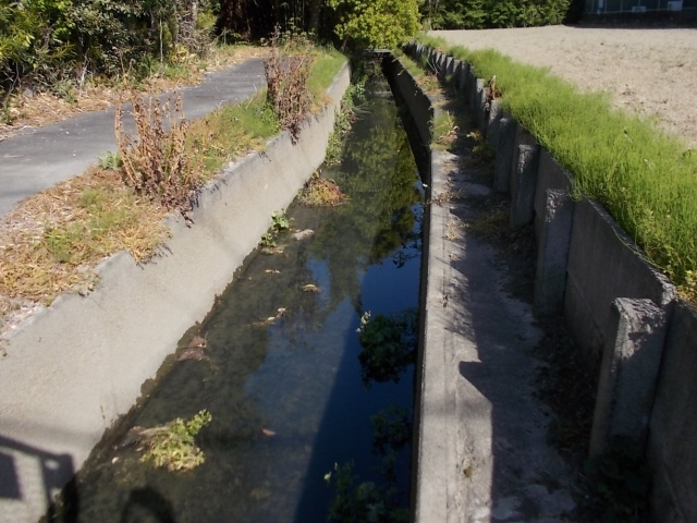 水路に面する土地のデメリットとは？売却方法や注意点も解説の画像