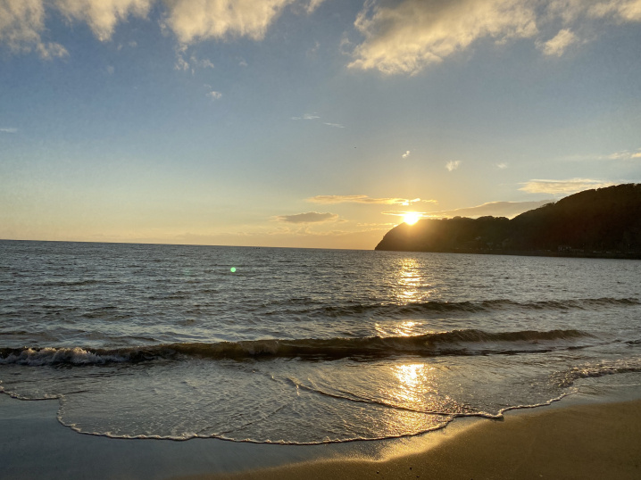 秋の逗子海岸の画像