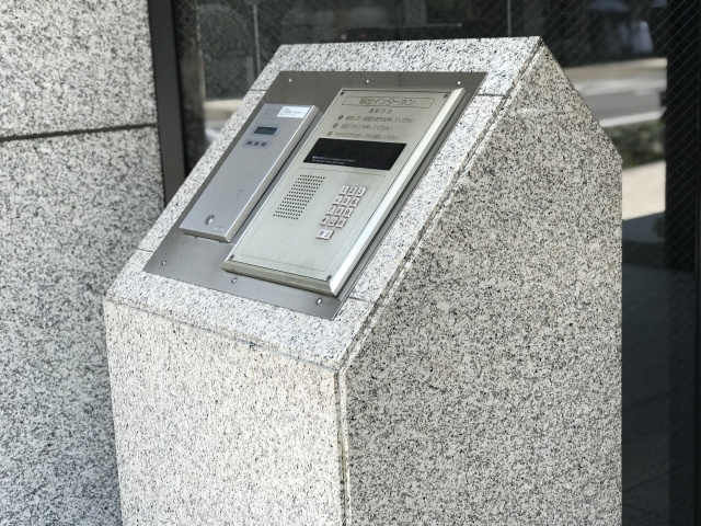 オートロックなしの中古マンションの防犯性は大丈夫？対策方法とともに解説の画像