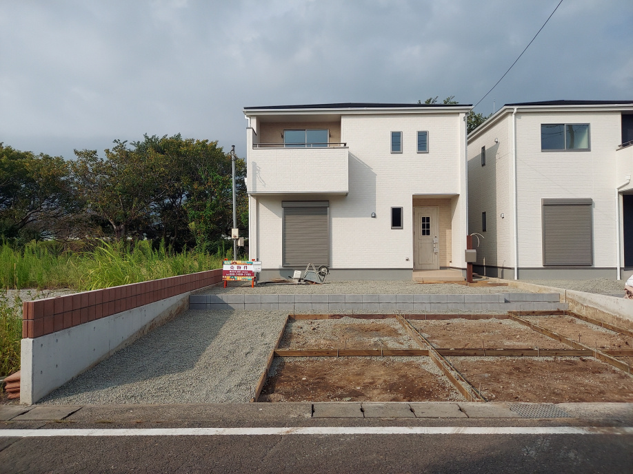外構工事中　新築分譲戸建　リーブルガーデン沼津西添町　最新状況。の画像