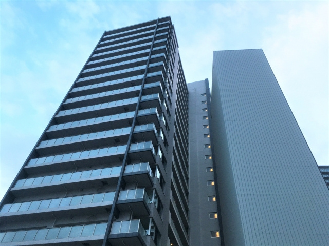 タワーマンションが売却しにくい理由や高く売却できる物件の特徴を解説！