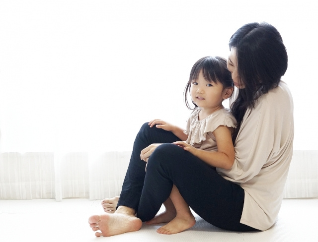 シングルマザーが賃貸契約の審査を受けるポイントは？費用や手当もご紹介！