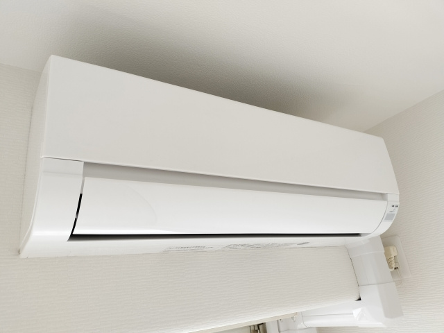 一人暮らしで暖房は何度からつける？設定温度の目安や節約術を解説！