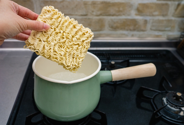 実際に喜ばれる仕送りの食べ物とその理由とは？