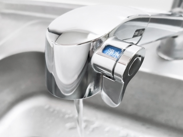 賃貸物件での一人暮らしで浄水器を使うメリットと注意点とは？種類も解説の画像