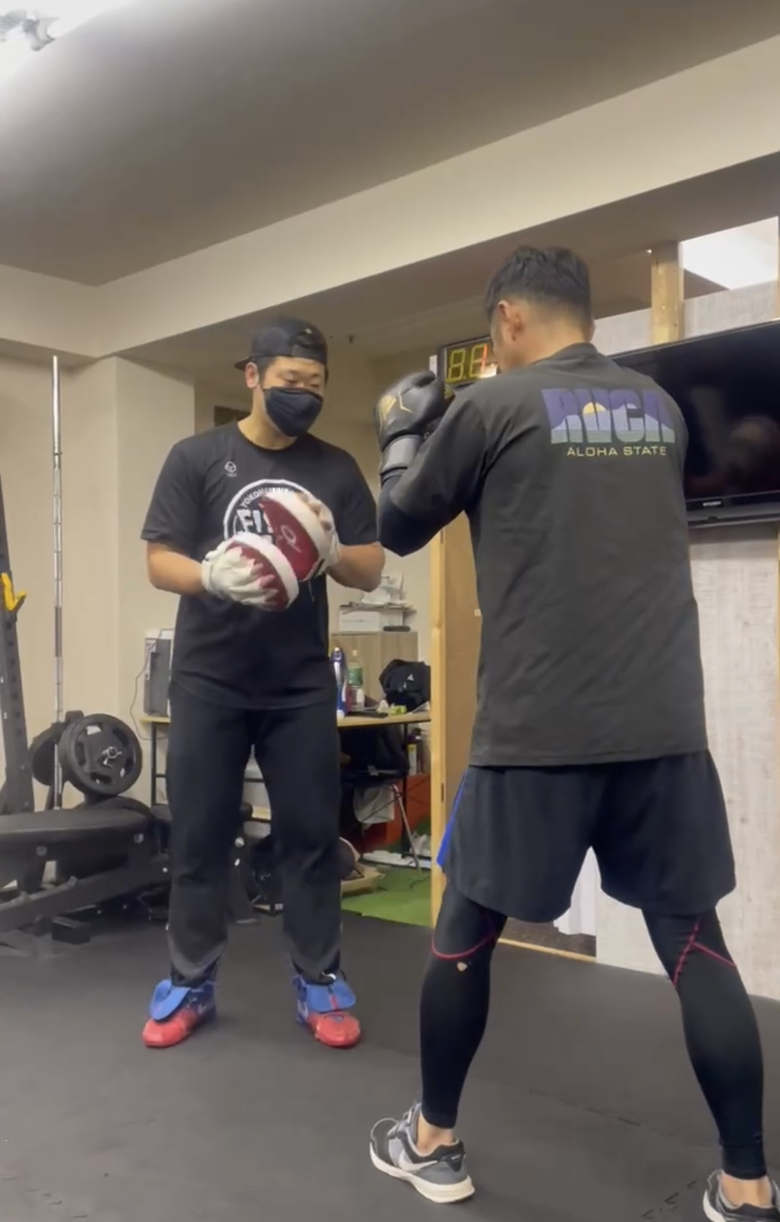 休みはボクシング、東浪見でサーフィンしてきました!の画像