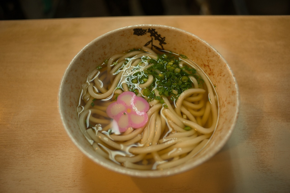 深夜も営業している香川のうどん屋「鶴丸」と「うどん職人さぬき麺之助」をご紹介の画像