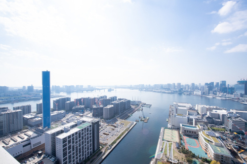 様々な人が住まう新しい街の画像