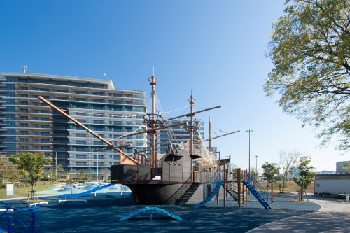 駐車場を地下に設置し地上は広々空間の画像