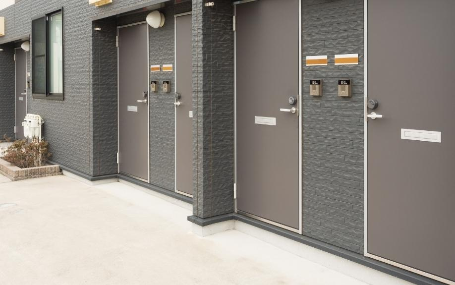 賃貸物件に表札は出すほうが良い？設置するメリットや最適な付け方を解説の画像