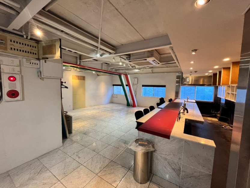 【大阪市中央区】～淀屋橋駅から徒歩４分！ 御霊神社参道沿いに佇むモダンな商業ビル～の画像