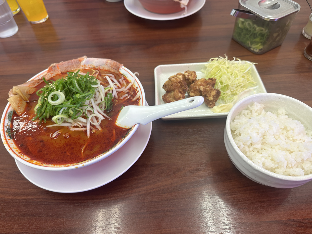 寒い季節にはアツアツ辛いラーメンの画像