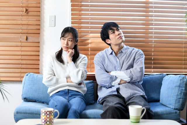 会社に黙って借り上げ社宅で同棲したら？