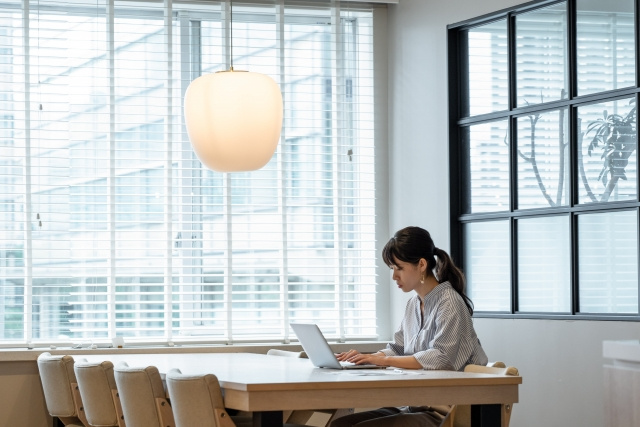 オフィスにファミレス席を設けるメリット・デメリットとは