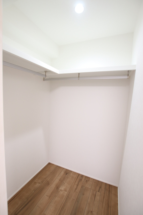 沢山収納できるWIC付のお部屋！の画像