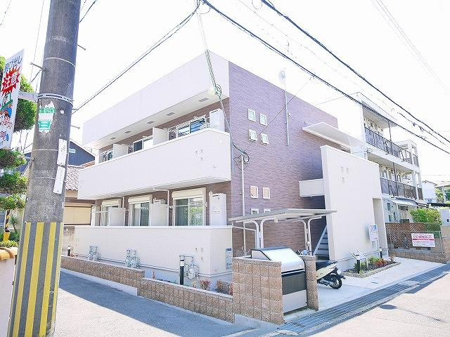 アルバ学園前の外観写真
