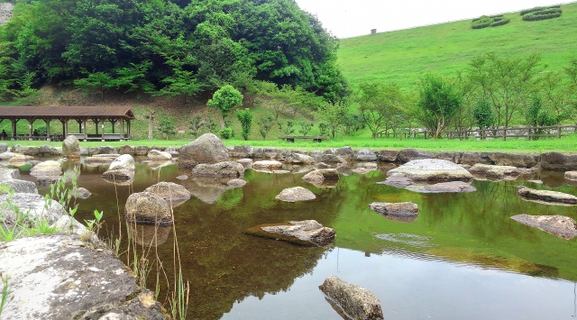 愛媛県今治市にある朝倉ダム湖畔緑水公園の概要と楽しみ方をご紹介