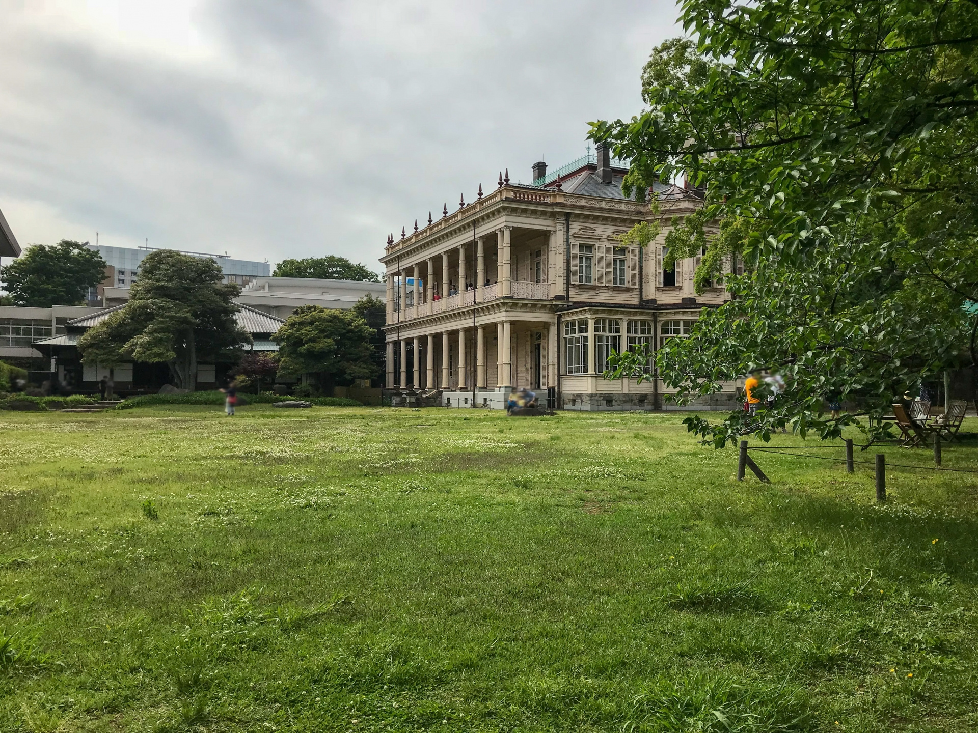 旧岩崎邸庭園芝庭