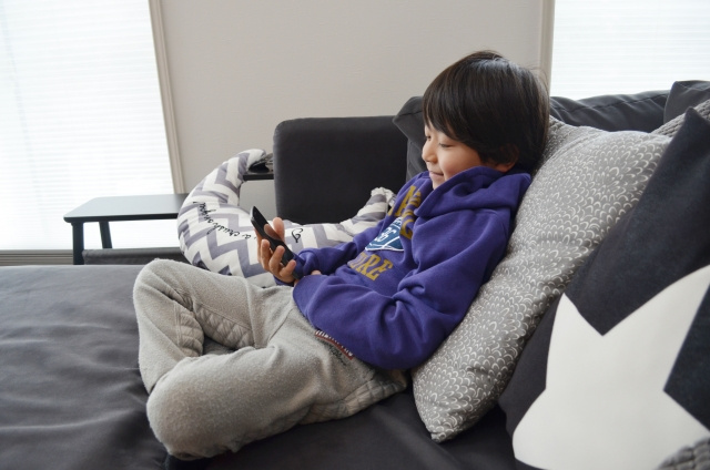 お子さんのスマホデビュー　多い年代は？