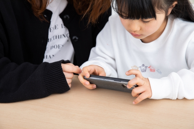 子どもが安全にスマホを使えるよう親ができることは？