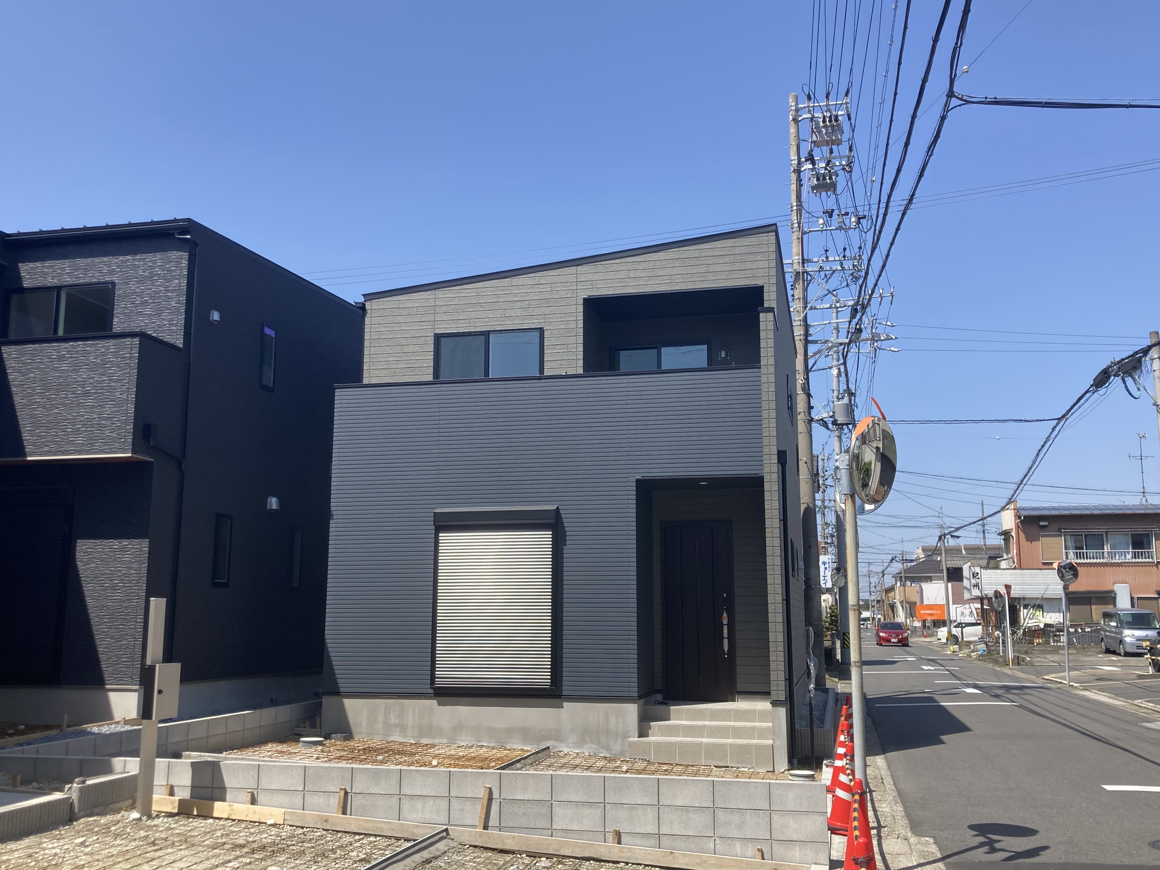 【近鉄弥富駅徒歩6分の新築住宅】外構中！弥富市鯏浦町気開 2号棟の画像