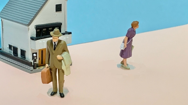 離婚時に家を財産分与する方法や手続きを解説‼合わせて住み続けるメリット・デメリットもご紹介しますの画像