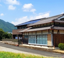 古い一軒家の画像